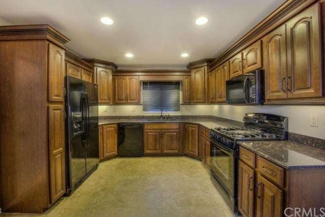 Fully Upgraded Kitchen and Counters