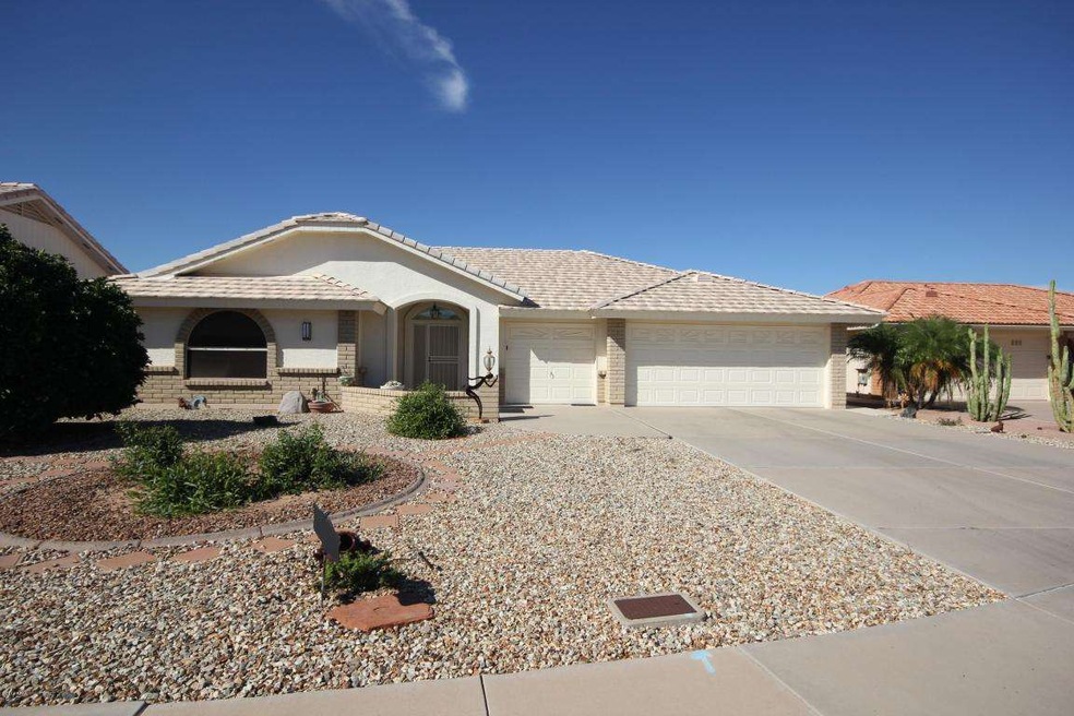 2624 S Honeysuckle Cir - Front