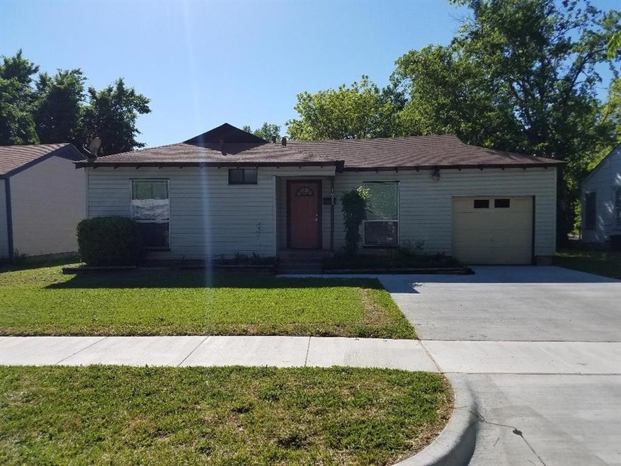 1026 SW 4th St, Grand Prairie, TX 75051 - photo 1