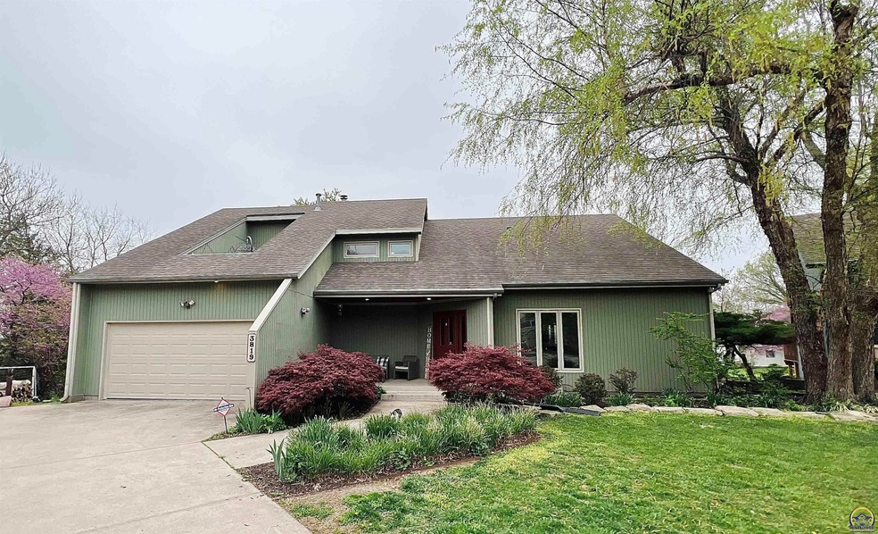 3819 SW Cambridge Ct, Topeka, KS 66610 - photo 1