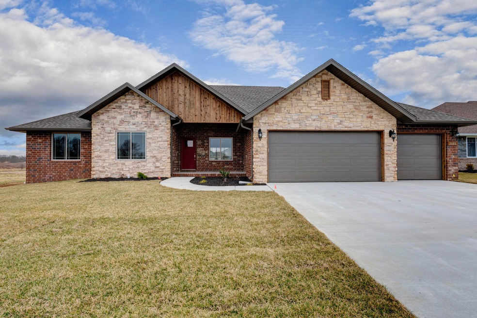 1686 E Calvary Camp Rd, Republic, MO 65738 - photo 1