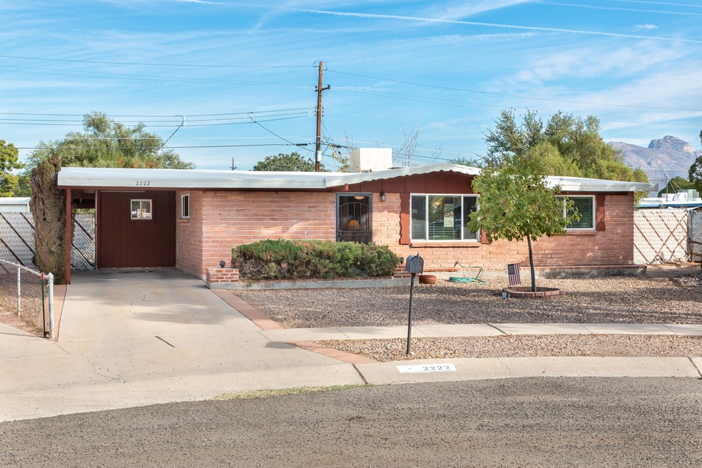 2222 W Calle Comodo