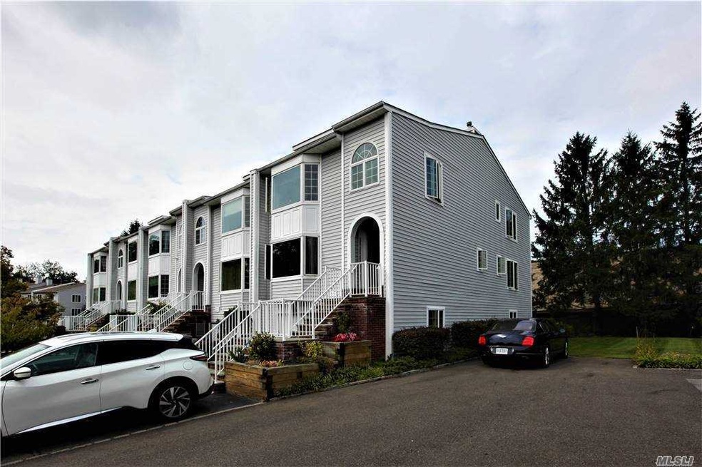 240-23A Oak Park Dr, Little Neck, NY 11362 - photo 1