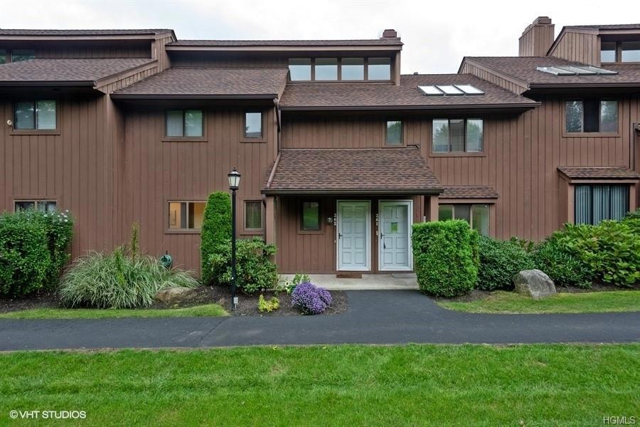 261 Old Farm Ln, Mohegan Lake, NY 10547 - photo 1