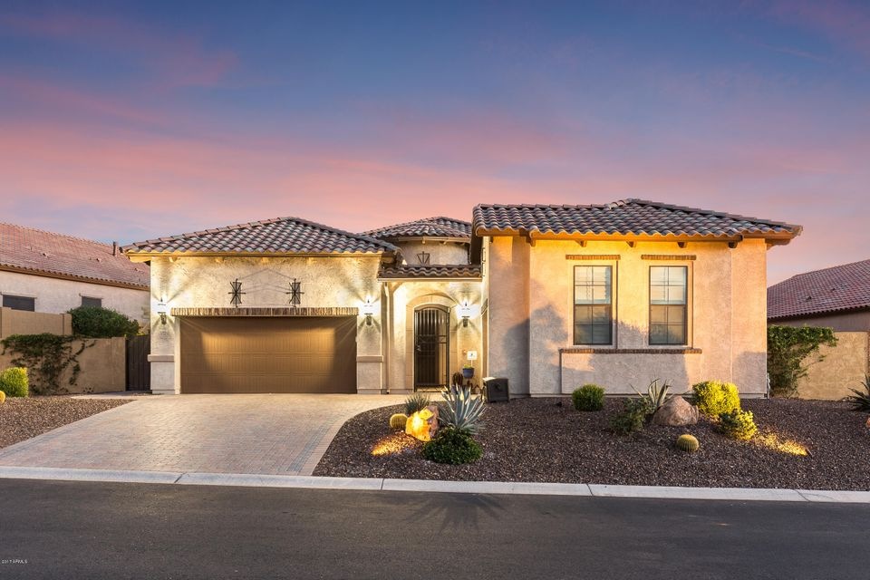 Front Exterior Dusk (2 of 42)