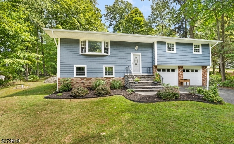 For Sale $589,000 • Co-Listing Agent