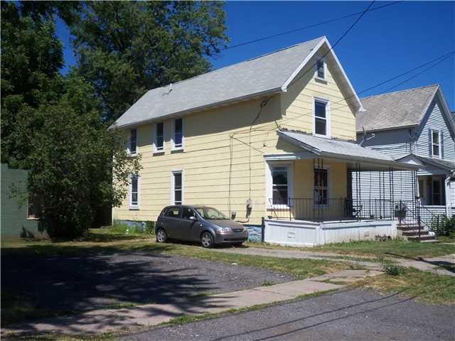 Exterior Front Great home w/ updated vinly windows!!