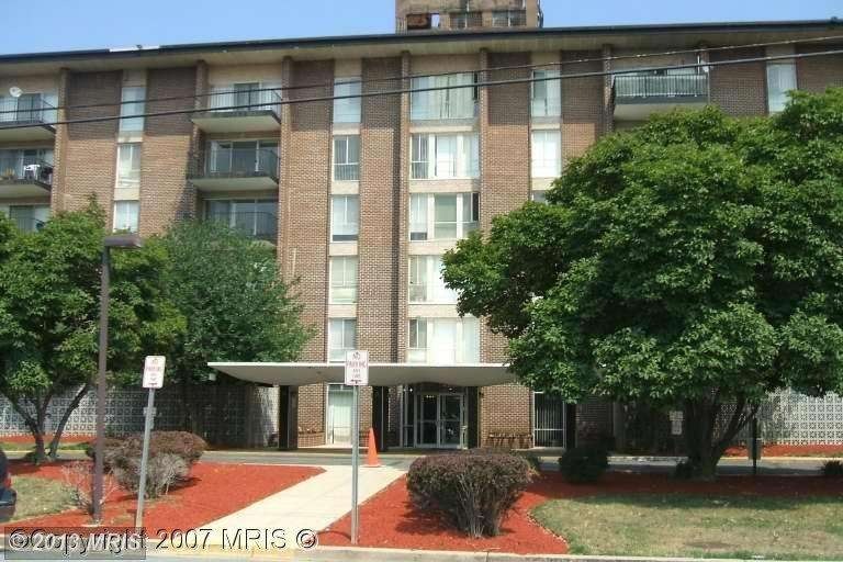 6011 Emerson St unit 611, Bladensburg, MD 20710 - photo 1