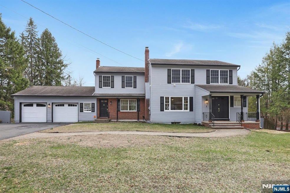 11 Old Tappan Rd, Old Tappan, NJ 07675 - photo 1