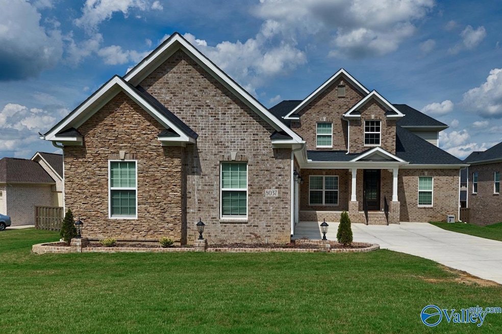 8037 Goose Ridge Dr SE, Owens Cross Roads, AL 35763 - photo 1