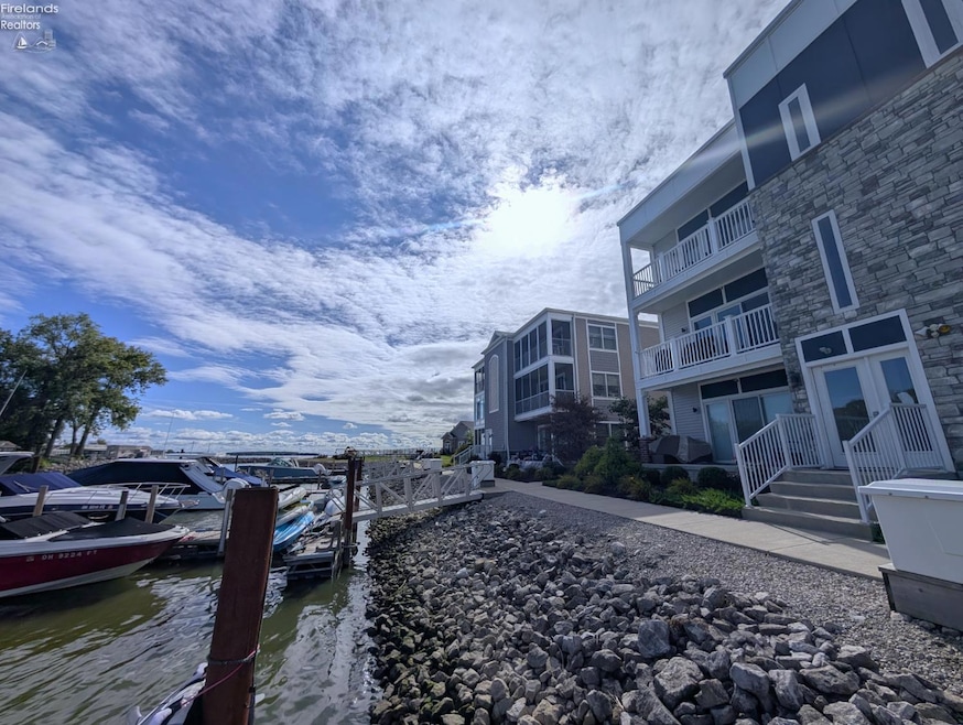 2564 S Waterside Ct unit 221, Marblehead, OH 43440 - photo 1