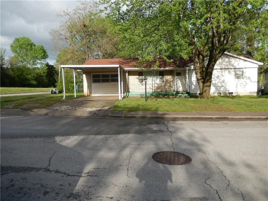 908 S Janelle Ave, Fayetteville, AR 72701 - photo 1