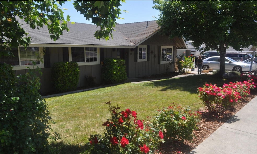 1399 NW Highland Ave, Grants Pass, OR 97526 - photo 1