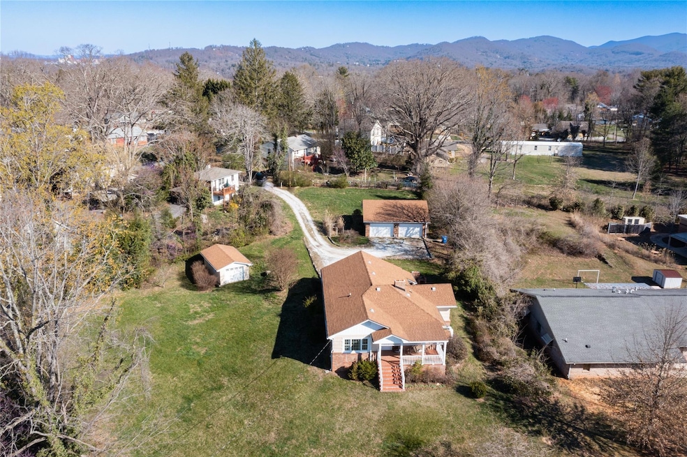 932 W Chapel Rd, Asheville, NC 28803 - photo 1