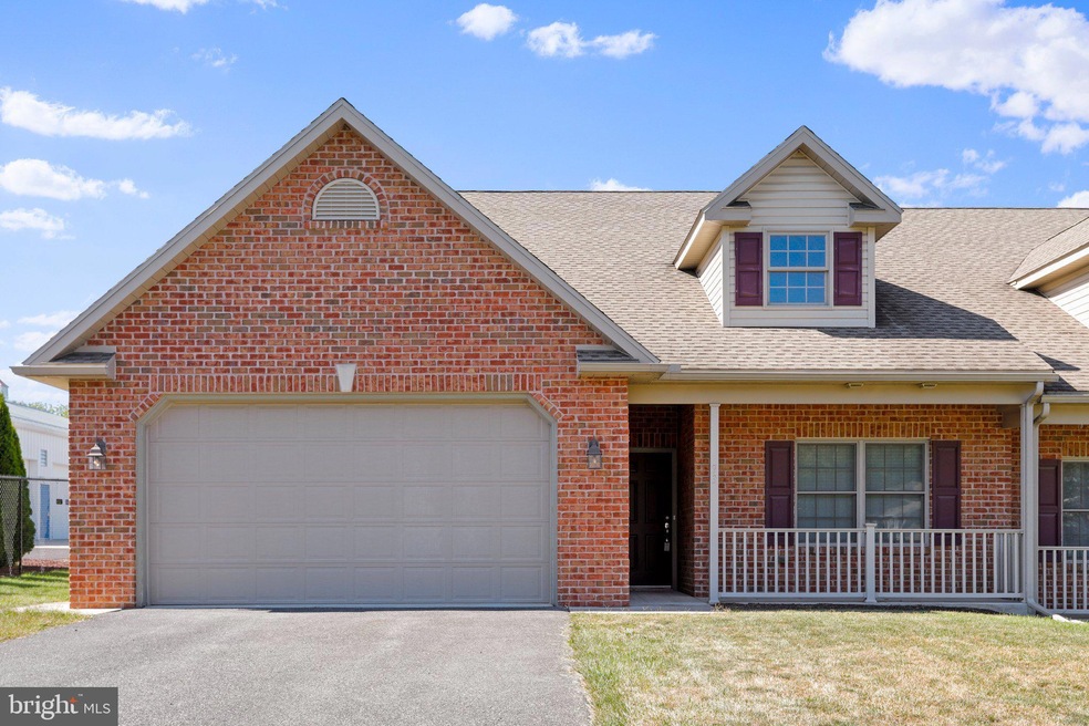 93 Monroe Dr, Chambersburg, PA 17201 - photo 1