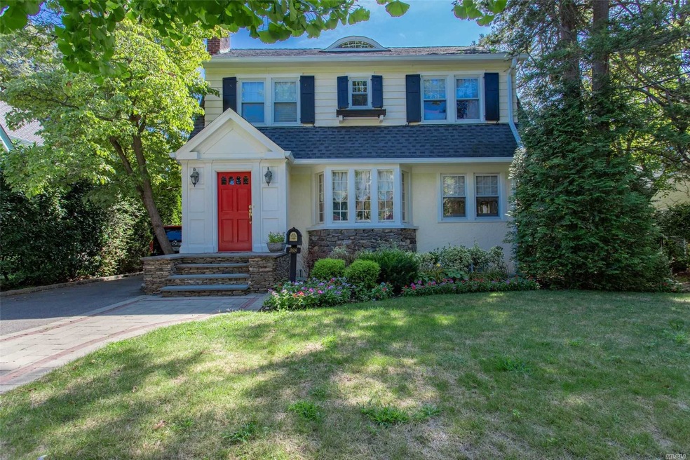 368 Kilburn Rd S, Garden City, NY 11530 - photo 1