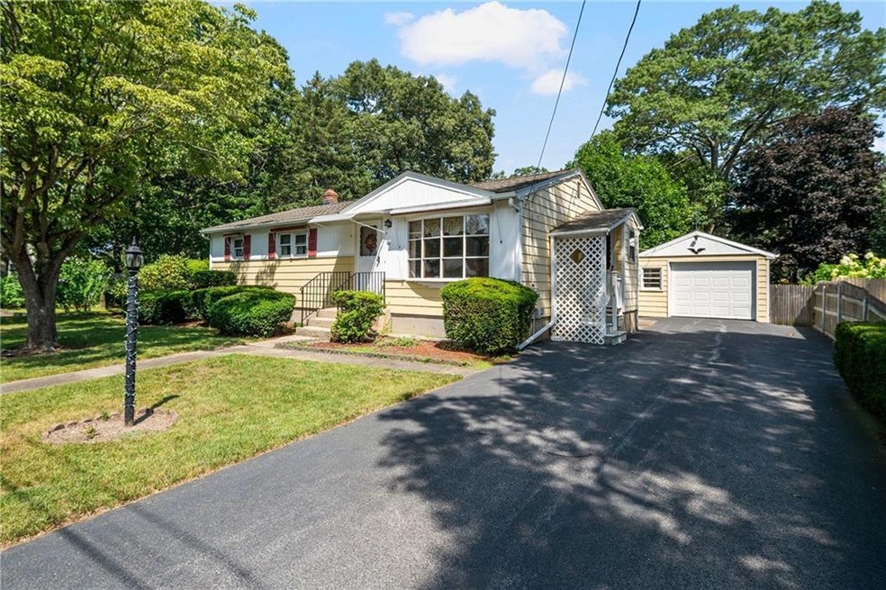 78 Custer St, Warwick, RI 02889 - photo 1