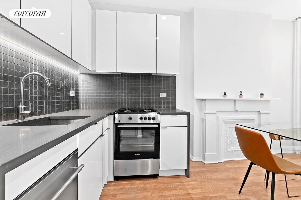 410 W 36th St unit 4-R, New York, NY 10018 - photo 1