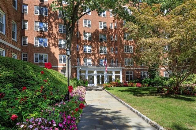 949 Palmer Rd unit 4D, Bronxville, NY 10708 - photo 1