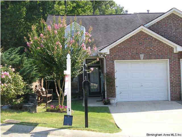 Spacious three bedroom townhome with only one neig
