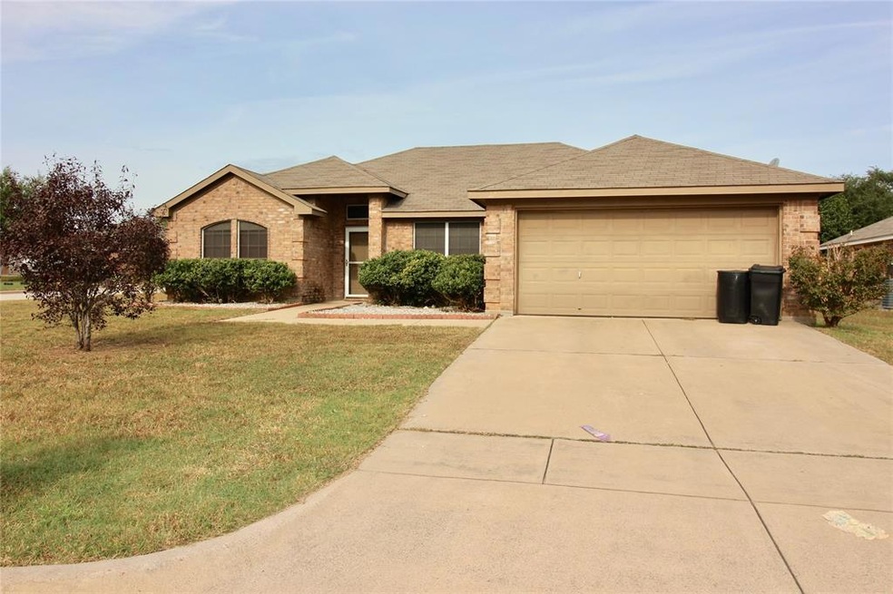 321 Wintergreen Ct, Weatherford, TX 76085 - photo 1