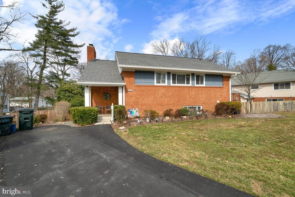 10917 Maple St, Fairfax, VA 22030 - photo 1