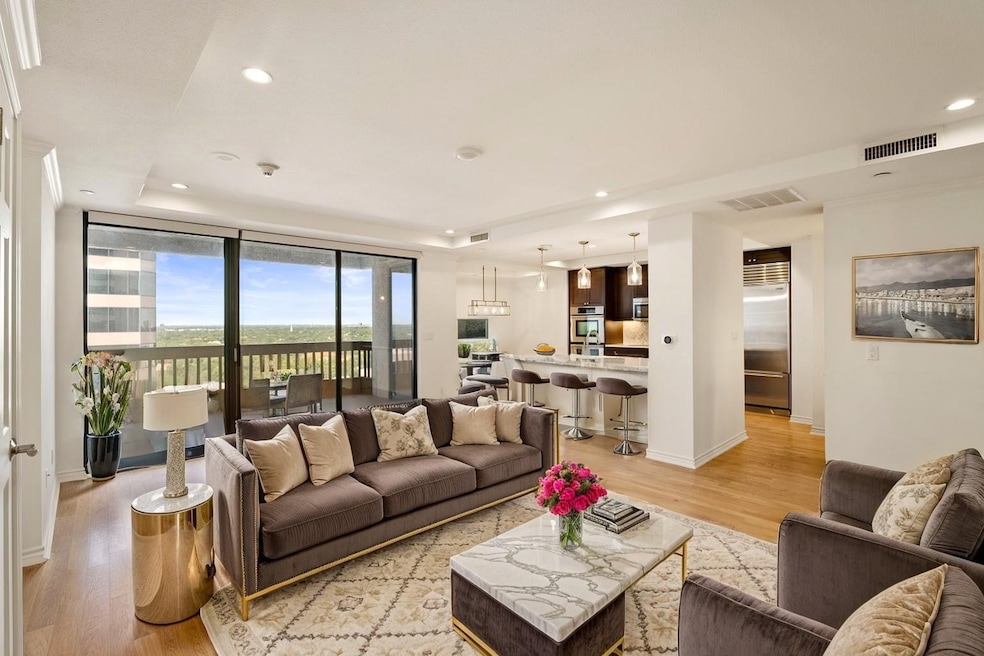 Nice size rooms for entertaining. Open to dining and kitchen.