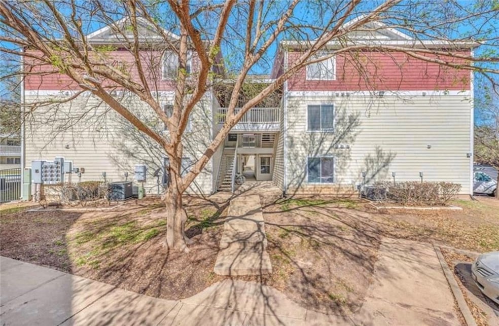 521 Southwest Pkwy unit 103, College Station, TX 77840 - photo 1