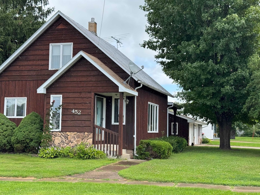 452 Mill St, Manawa, WI 54949 - photo 1