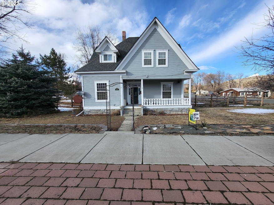 250 W Main St, Mount Vernon, OR 97865 - photo 1