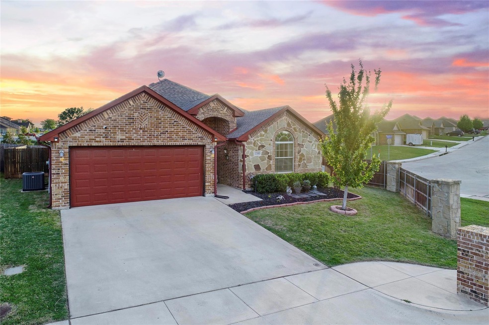 1300 Town Creek Cir, Weatherford, TX 76086 - photo 1