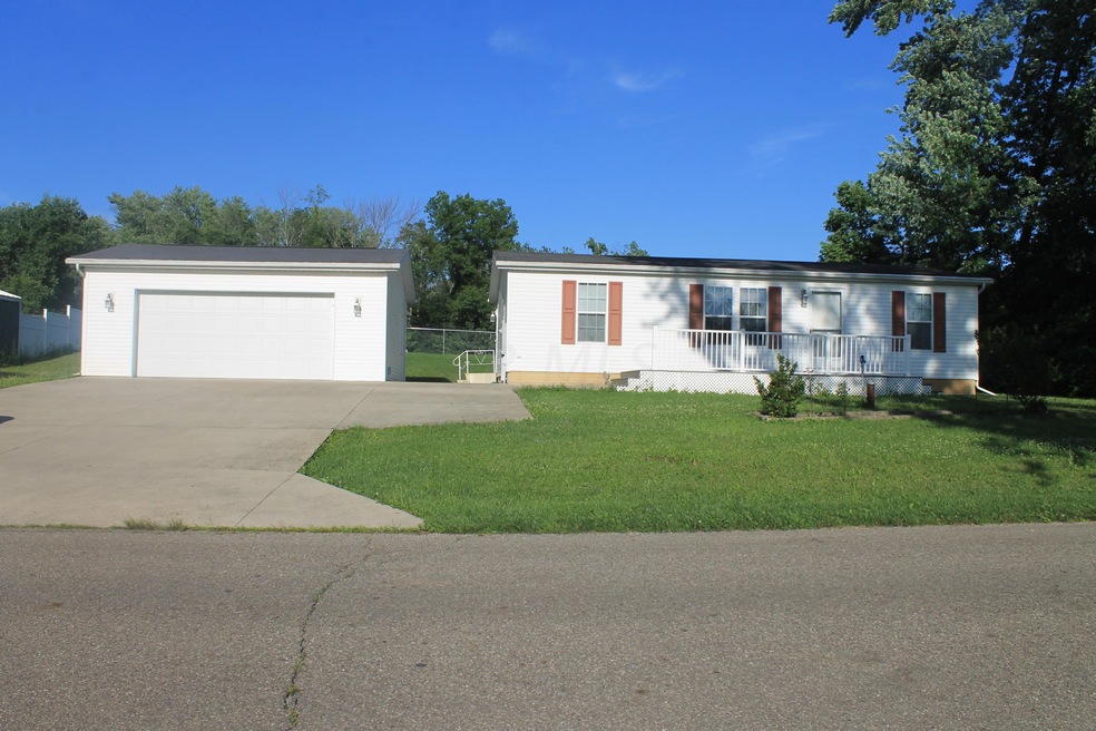 475 Newark Ave, Thornville, OH 43076 - photo 1