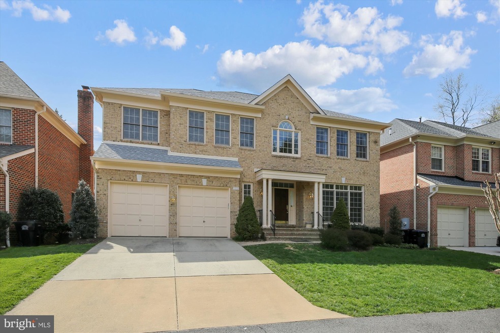 1912 Armand Ct, Falls Church, VA 22043 - photo 1