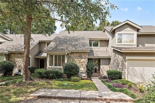 Upscale townhome in private, quiet cul de sac with