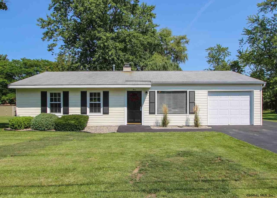 3 Thatcher Dr, Altamont, NY 12009 - photo 1