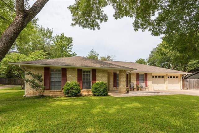 RARE single-story in sought-after Forest North wit