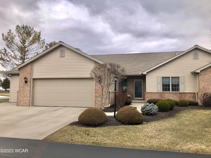 298 Brookview Ct, Lima, OH 45801 - photo 1