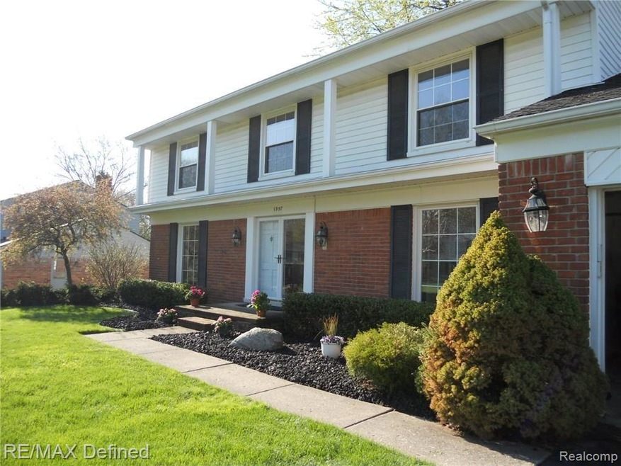 Beautifully maintained 4 bedroom 2.5 bath colonial