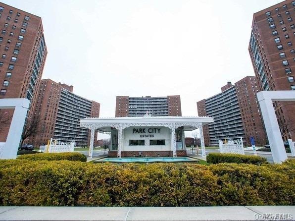 Park City Estates unit 5M, Rego Park, NY 11374 - photo 1