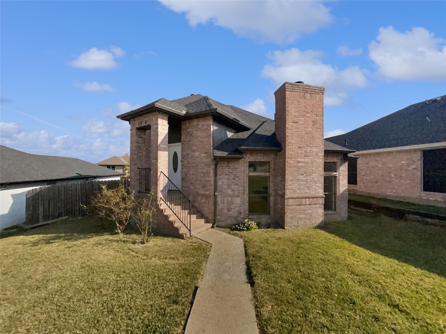 1726 Hillcrest Ct, Balch Springs, TX 75180 - photo 1