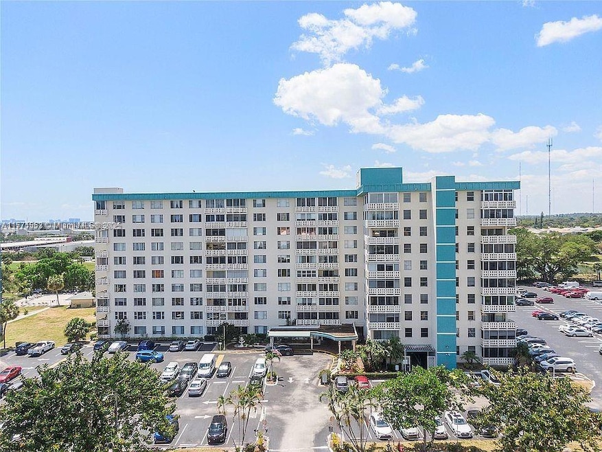 Hillcrest East No.23 unit 1017, Hollywood, FL 33021 - photo 1
