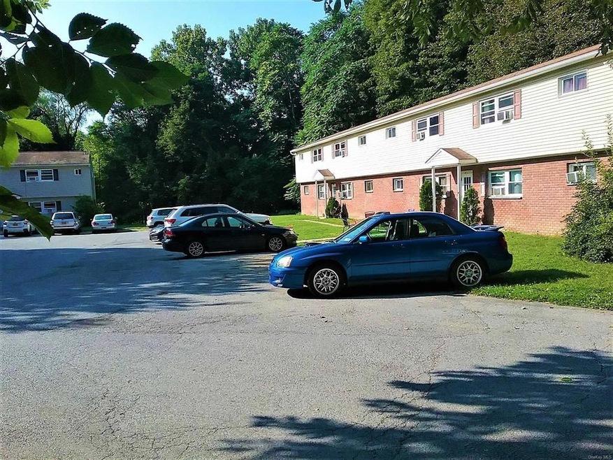 40 Haviland Rd unit A8, Poughkeepsie, NY 12601 - photo 1