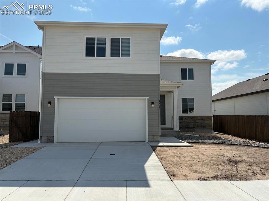 View of front facade with a garage and driveway