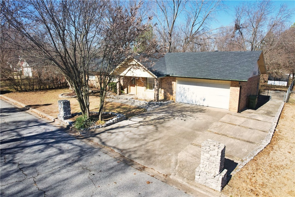 2903 W Beechwood Dr, Rogers, AR 72756 - photo 1