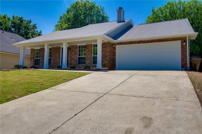 10525 Willow Meadow Cir, Alpharetta, GA 30022 - photo 1