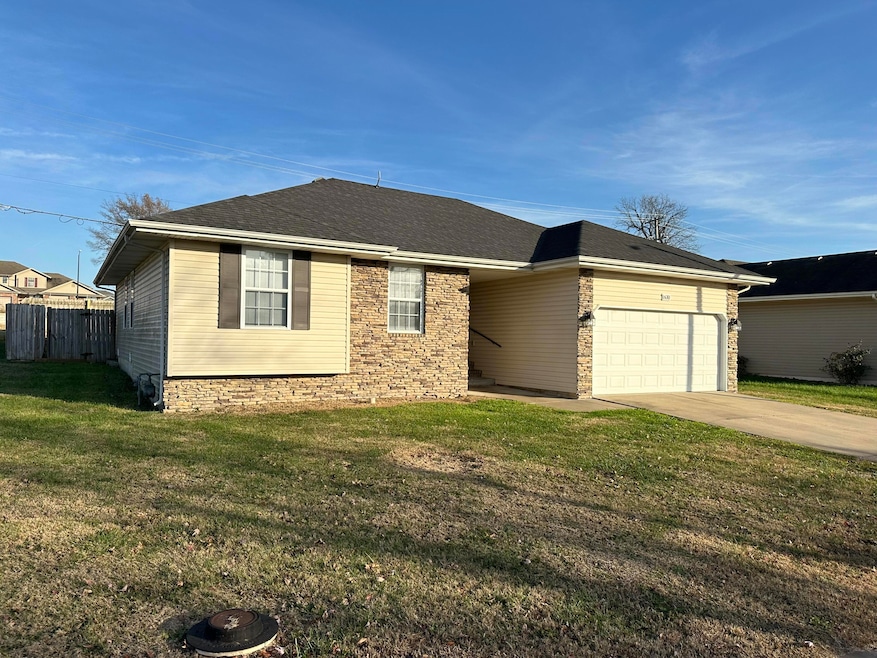 630 N Cottonwood Ave, Republic, MO 65738 - photo 1