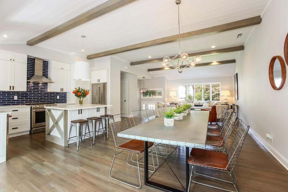 009-Dining_Room-4833009-large