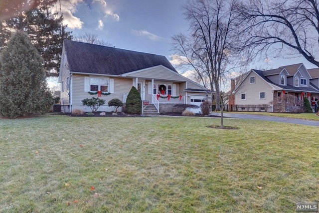 5 Baxter Place, Pequannock, NJ 07440 - photo 1