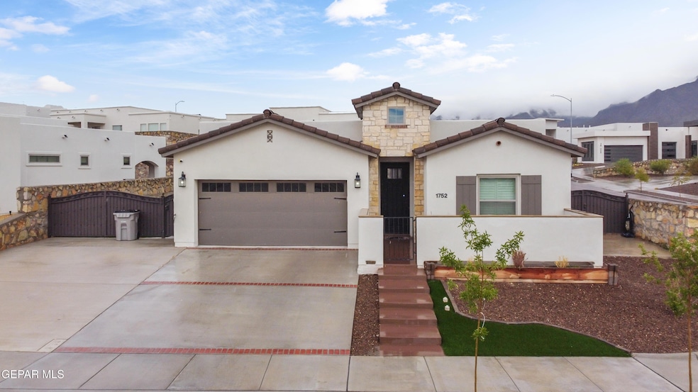 1752 Muleshoe Dr, El Paso, TX 79911 - photo 1