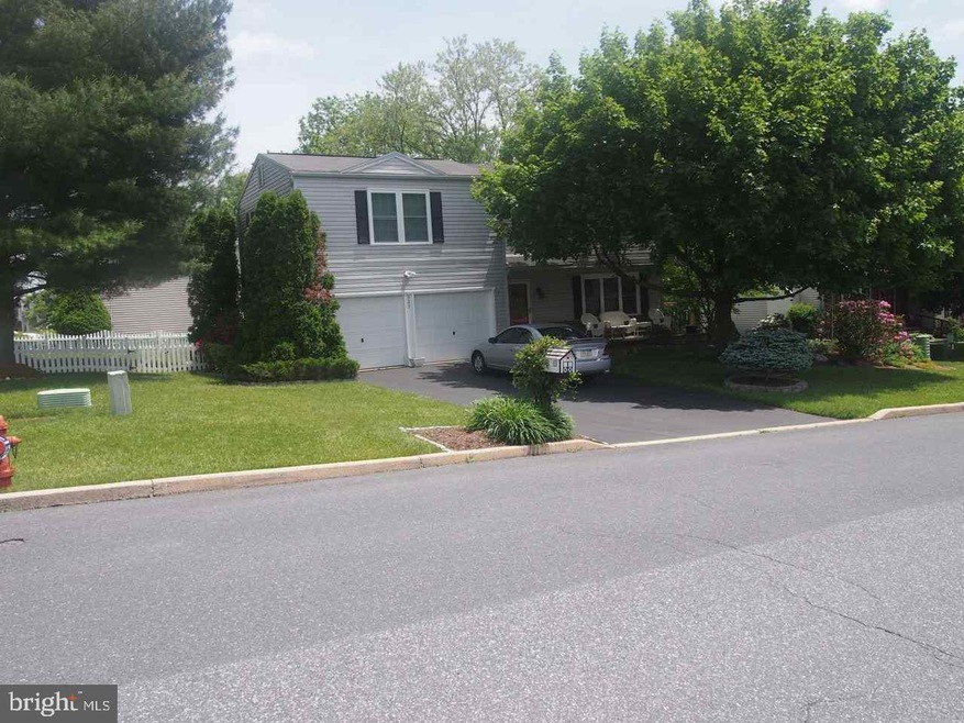 325 Harvest Dr, Harrisburg, PA 17111 - photo 1